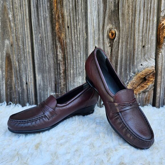 Burgundy Leather Loafer SAS Easier Size 8.5 S Tripad Comfort Red Moccasins EUC - Picture 1 of 13